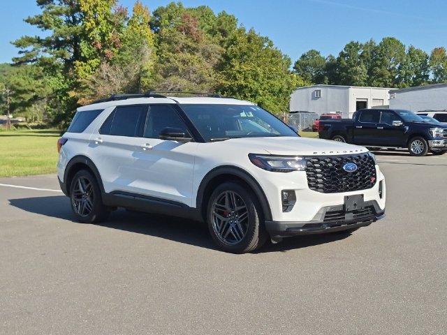 Used 2025 Ford Explorer ST AWD/4WD image 15