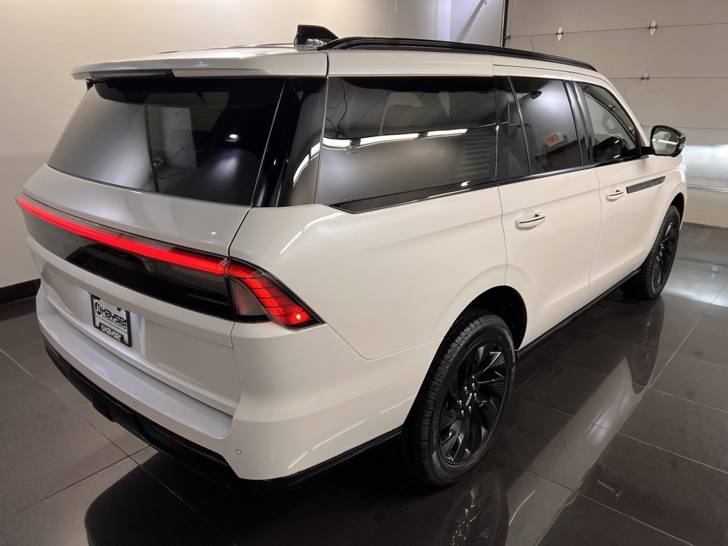 Used 2025 Lincoln Navigator Reserve w/ Jet Appearance Package image 6
