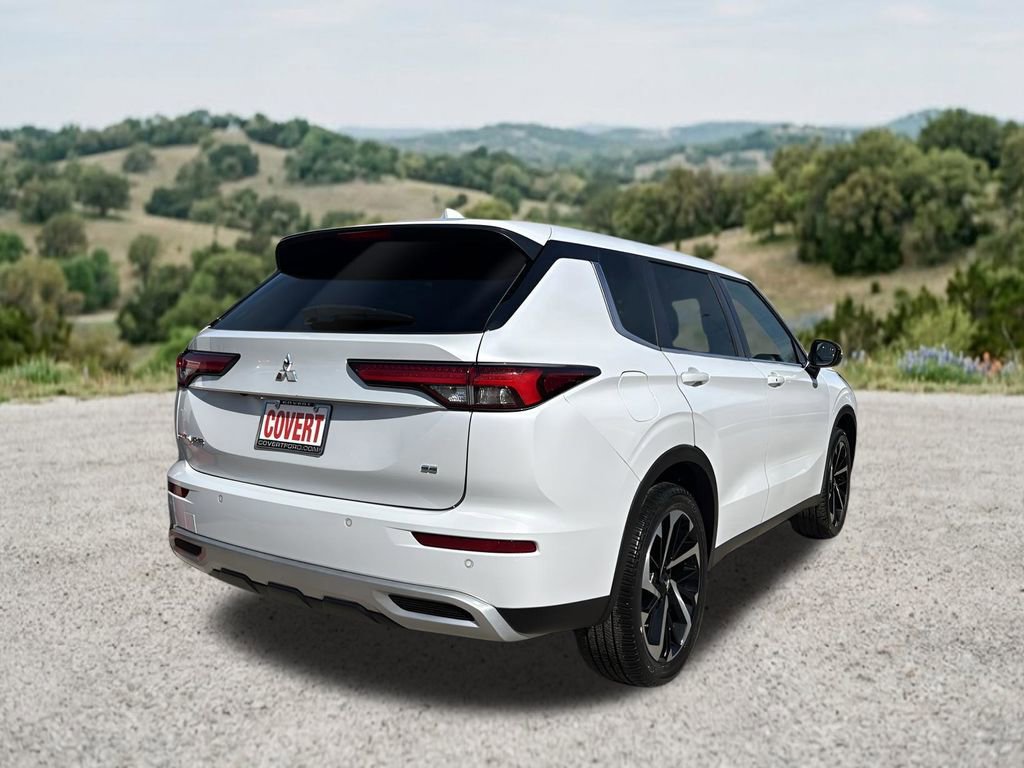 Used 2024 Mitsubishi Outlander SE Black Edition AWD/4WD image 5