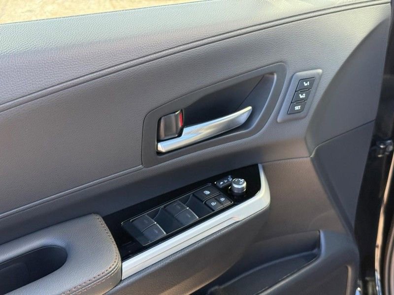Used 2026 Toyota Sienna Limited image 19