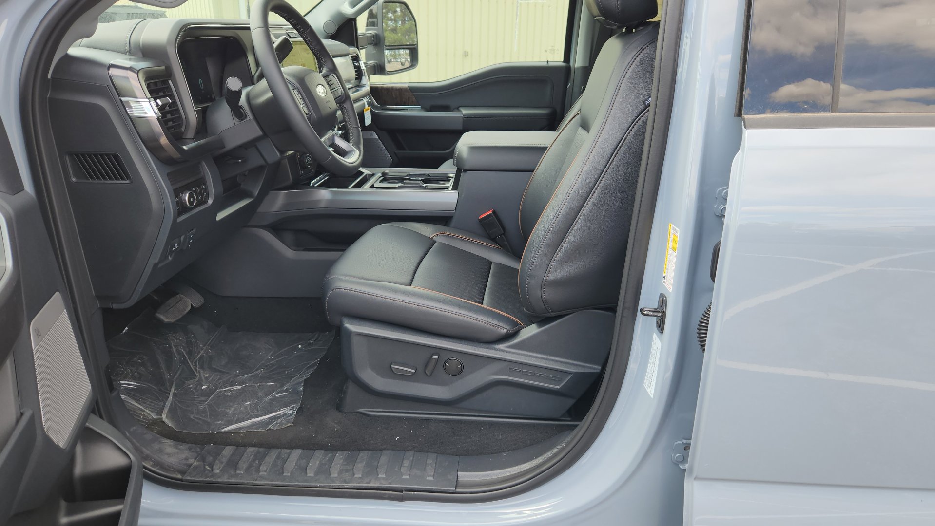 New 2026 Ford F350 Lariat AWD/4WD image 23