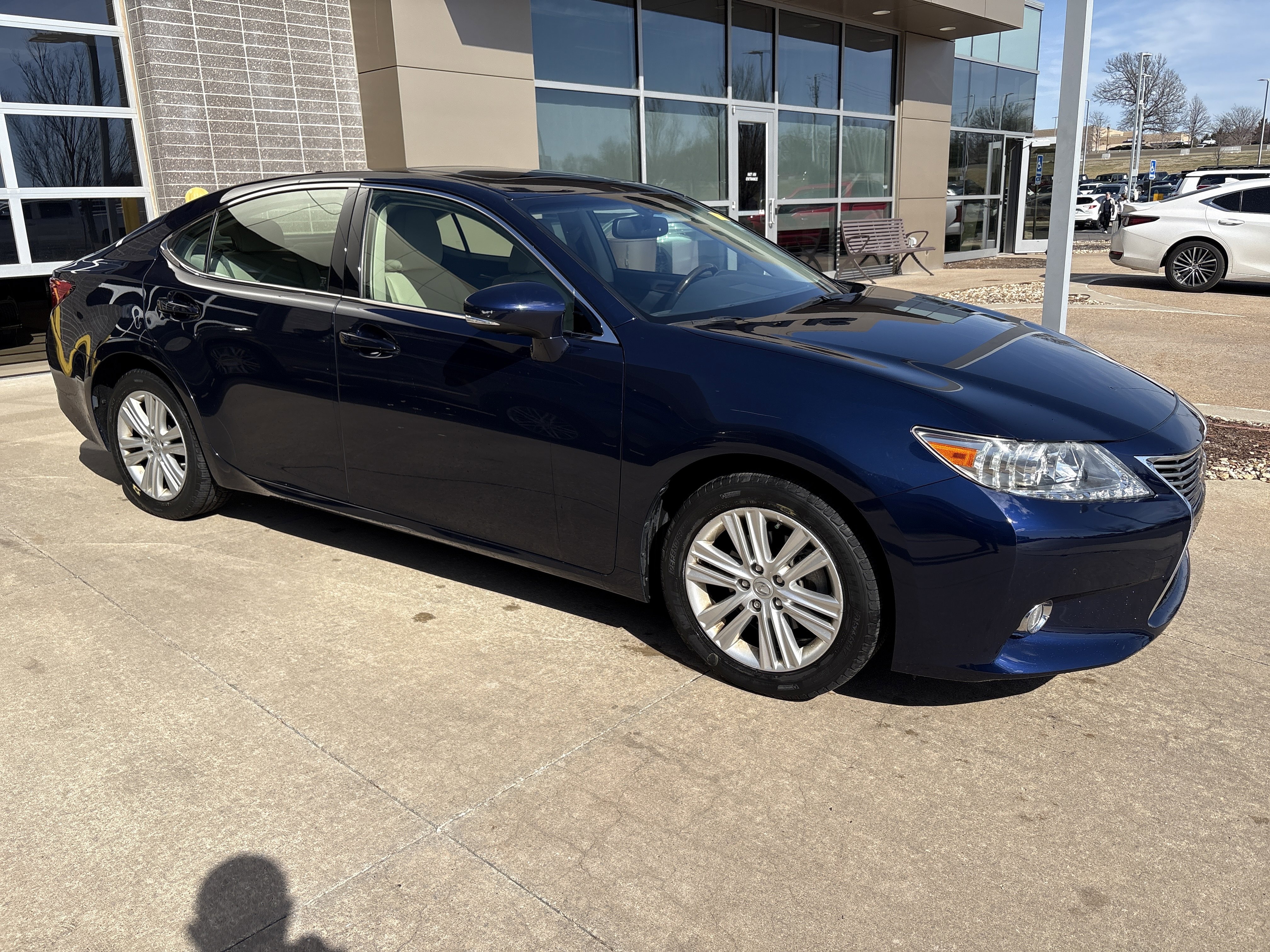 Used 2013 Lexus ES 350 w/ Premium Pkg image 2