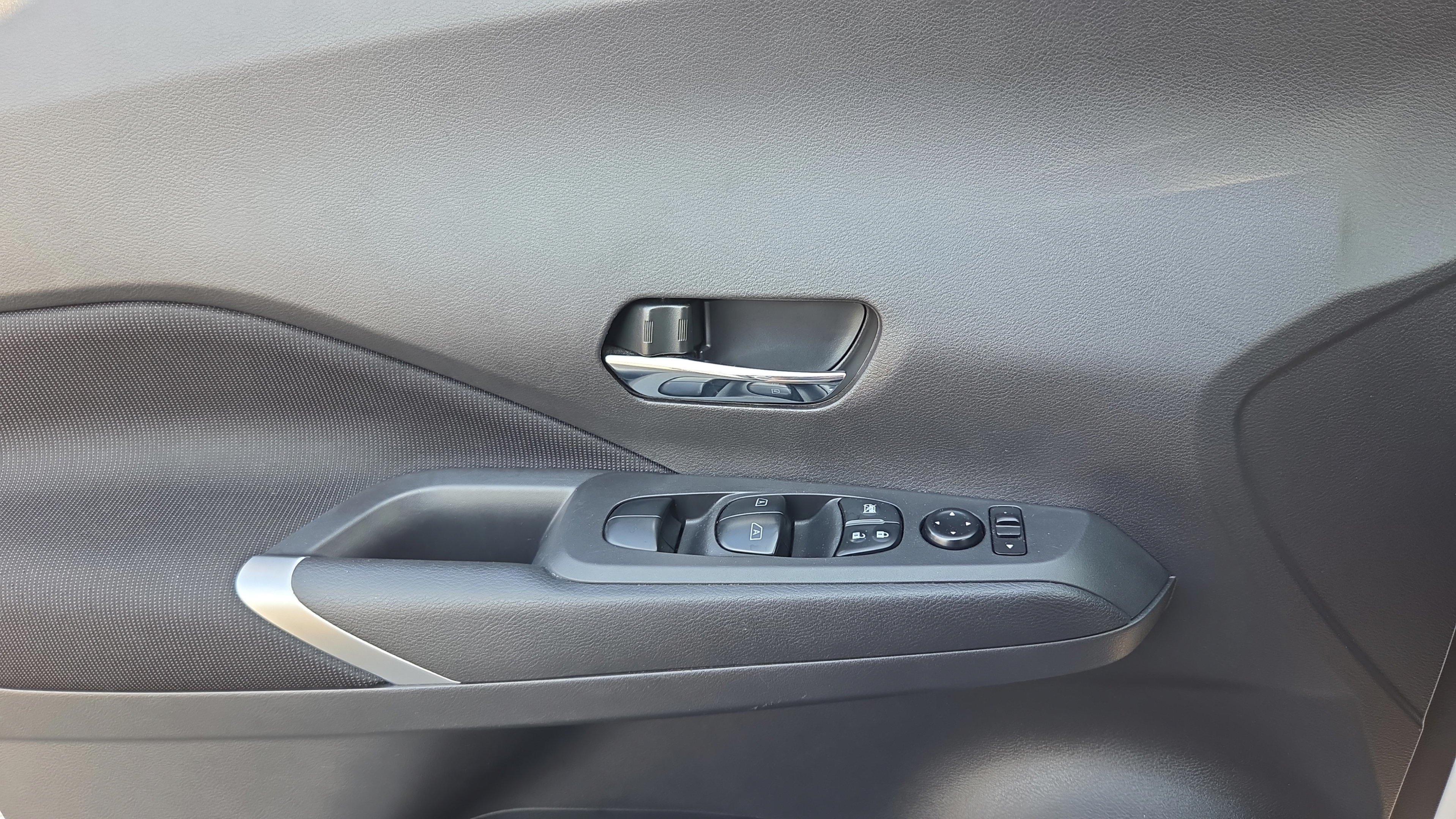 Used 2023 Nissan Kicks SV FWD image 27