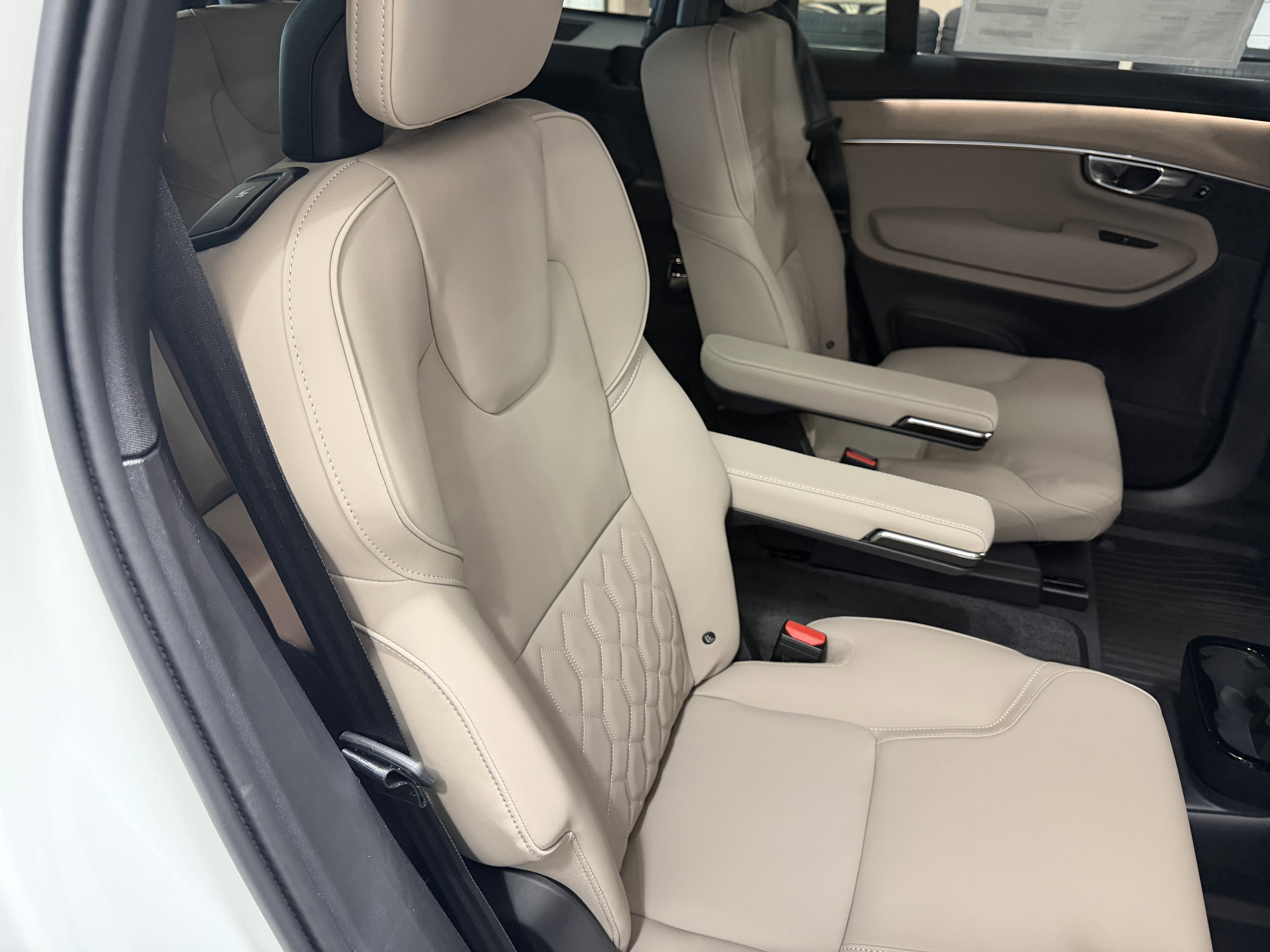 New 2026 Volvo XC90 T8 Plus w/ Protection Package AWD/4WD image 30
