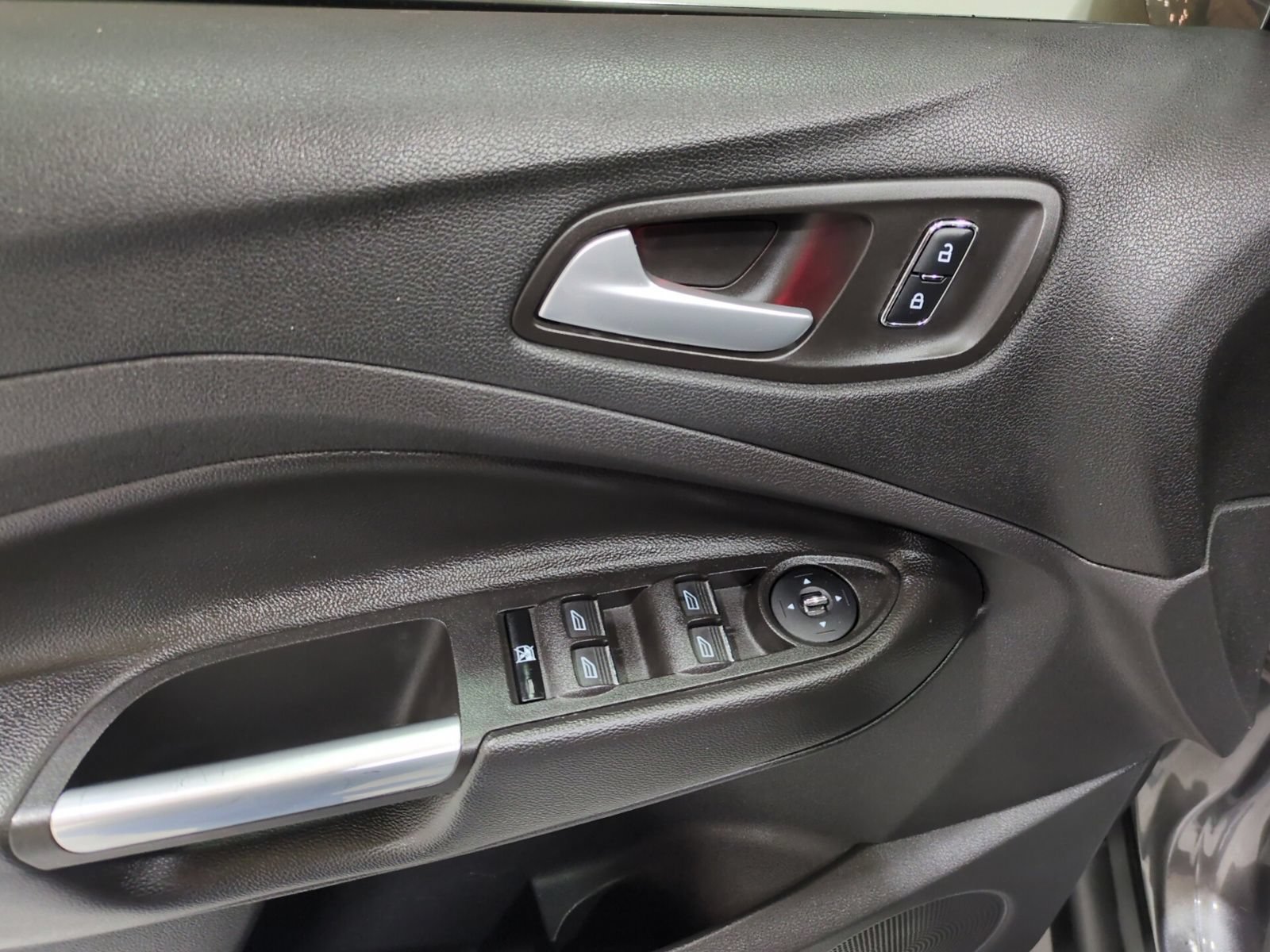 Used 2013 Ford C-MAX Energi SEL FWD image 17
