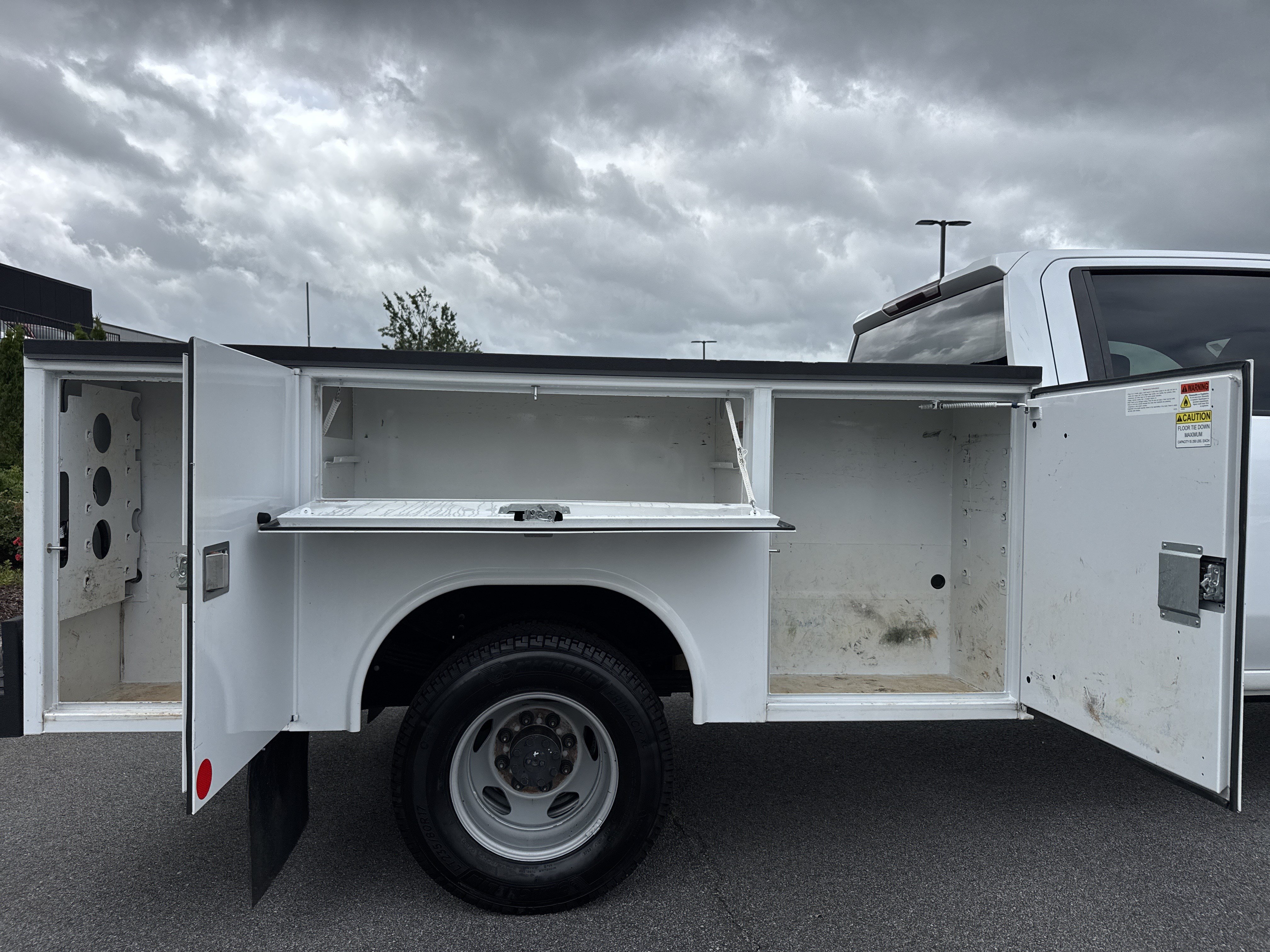 Used 2022 GMC Sierra 3500 Pro w/ Convenience Package RWD image 32