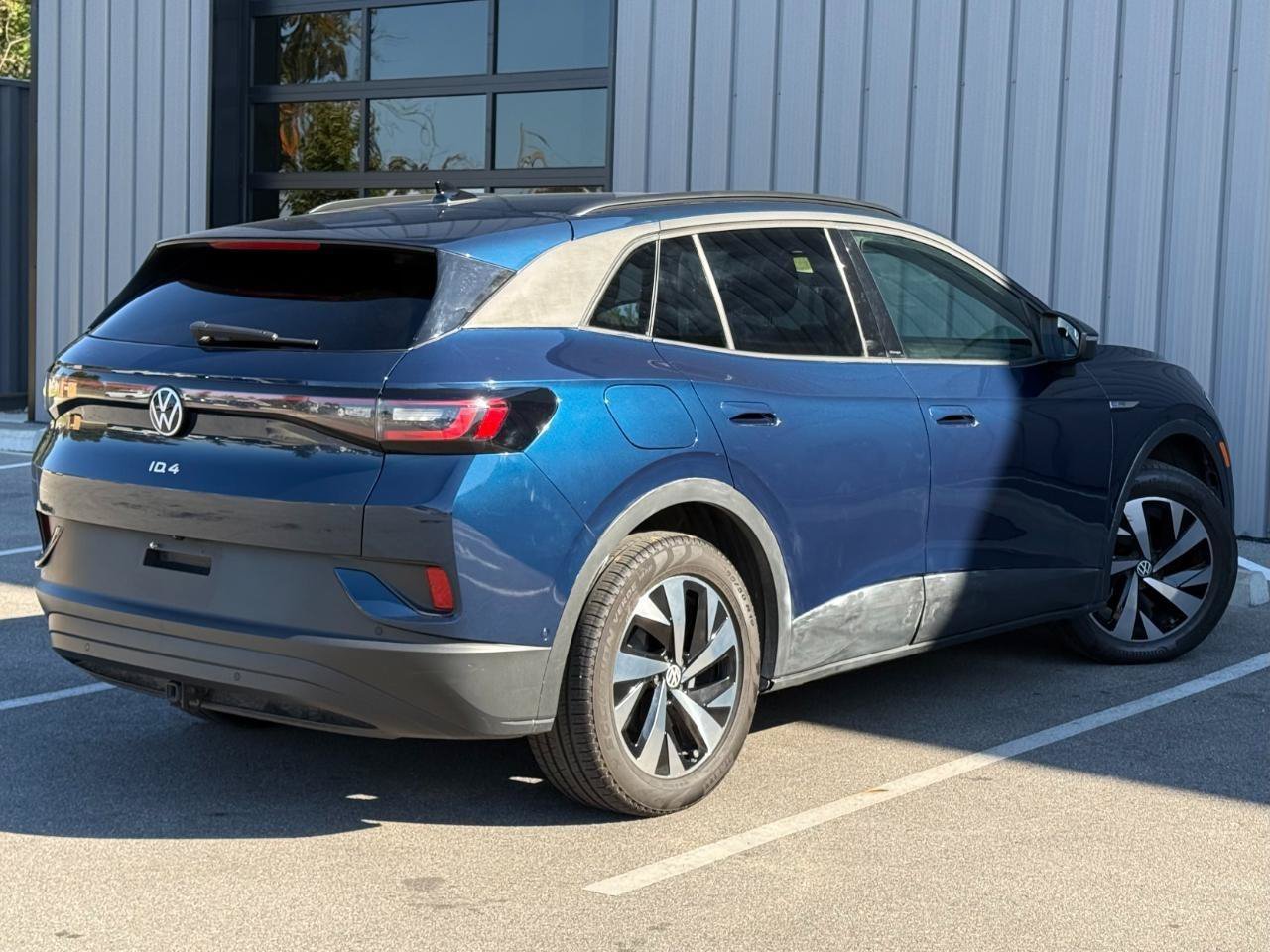 Used 2023 Volkswagen ID.4 Pro AWD/4WD image 5