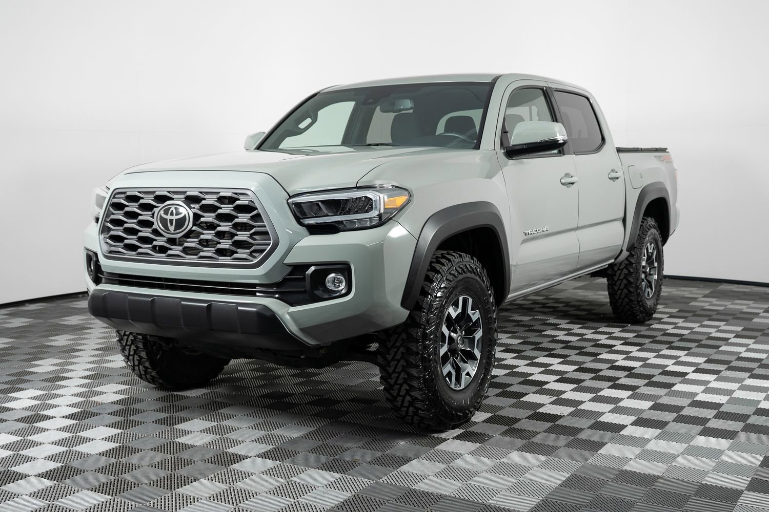 Used 2023 Toyota Tacoma TRD Off-Road image 2