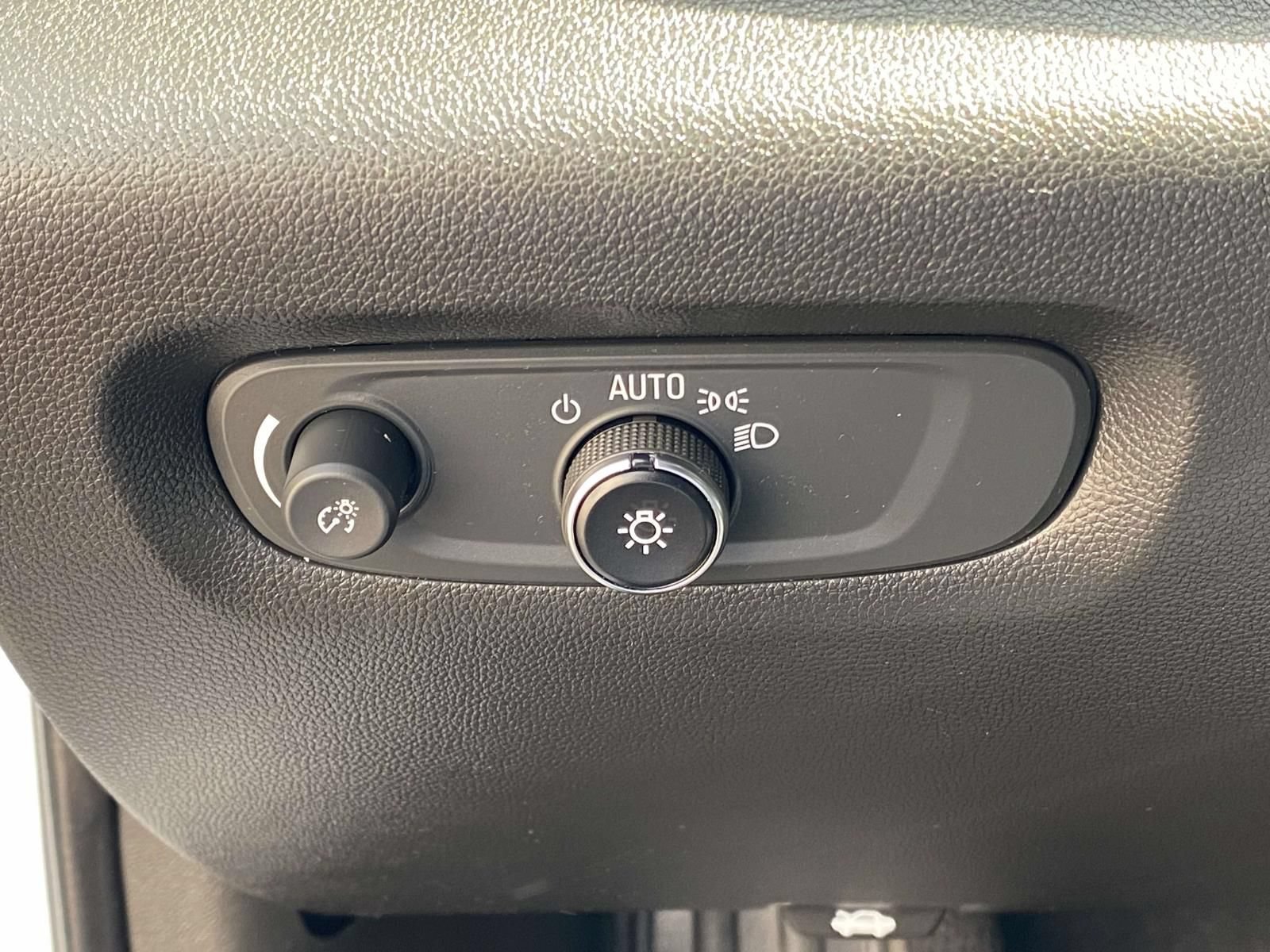 Used 2023 Chevrolet Traverse LT FWD image 19