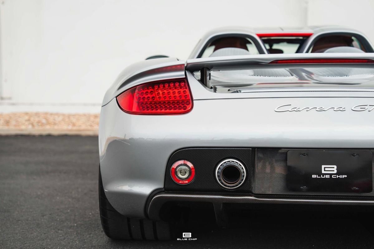 Used 2004 Porsche Carrera GT RWD image 17