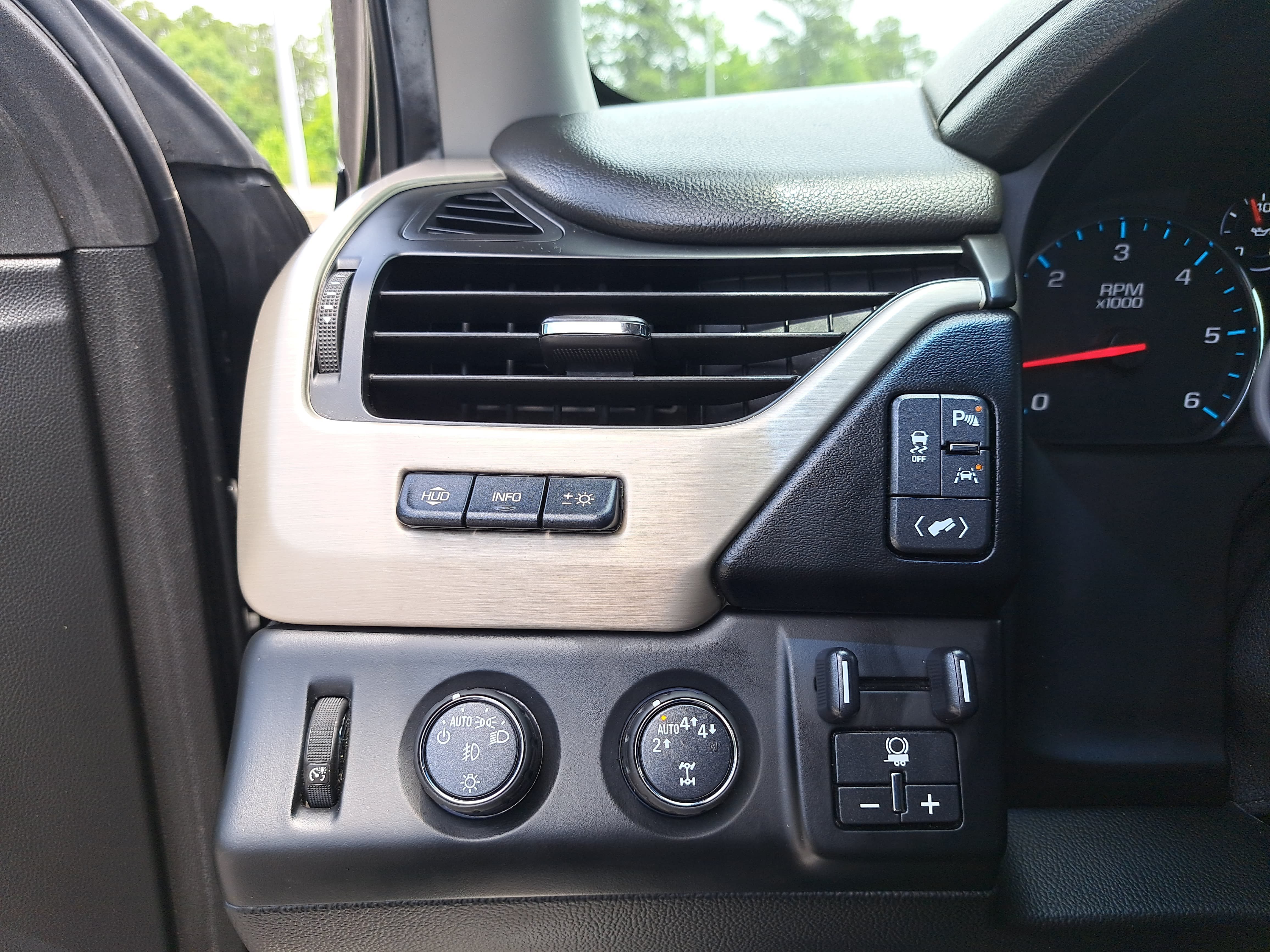 Used 2018 GMC Yukon Denali w/ Open Road Package AWD/4WD image 25