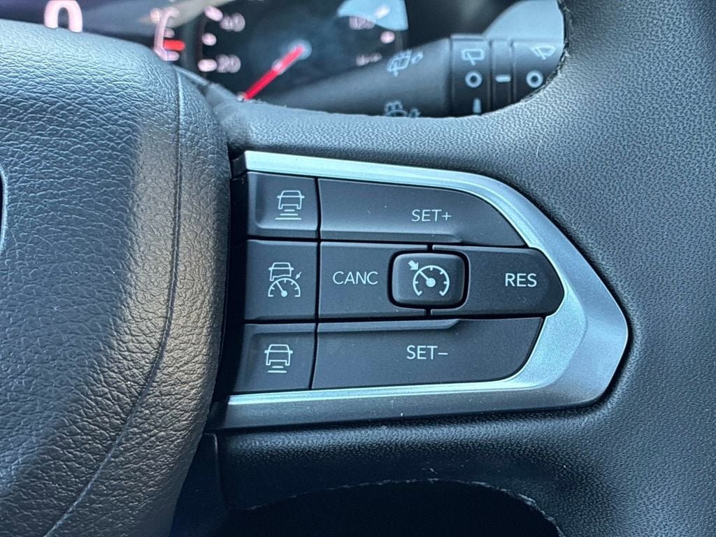 Used 2024 Jeep Compass Limited w/ Sun and Sound Group AWD/4WD image 25