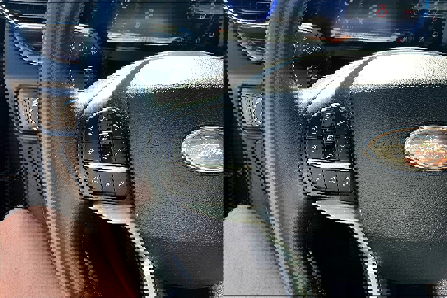 Used 2020 Ford Explorer Platinum w/ Premium Technology Package image 23