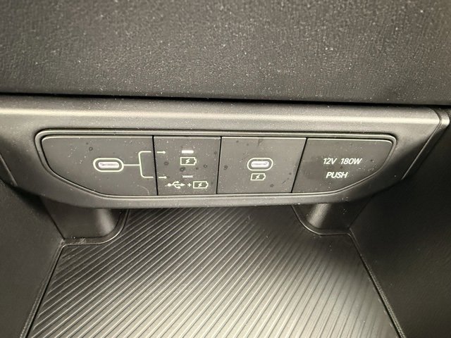 Used 2025 Kia K4 LXS image 32