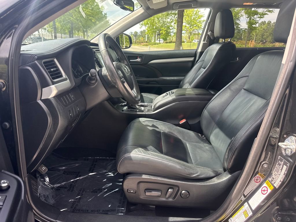 Used 2015 Toyota Highlander XLE AWD/4WD image 13