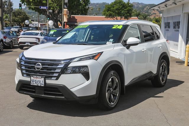 Used 2024 Nissan Rogue SV w/ SV Premium Package image 5