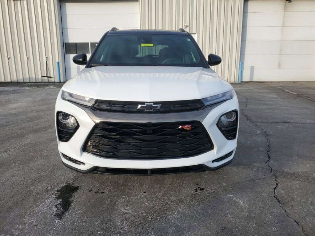 Used 2023 Chevrolet TrailBlazer RS w/ Sun and Liftgate Package image 2
