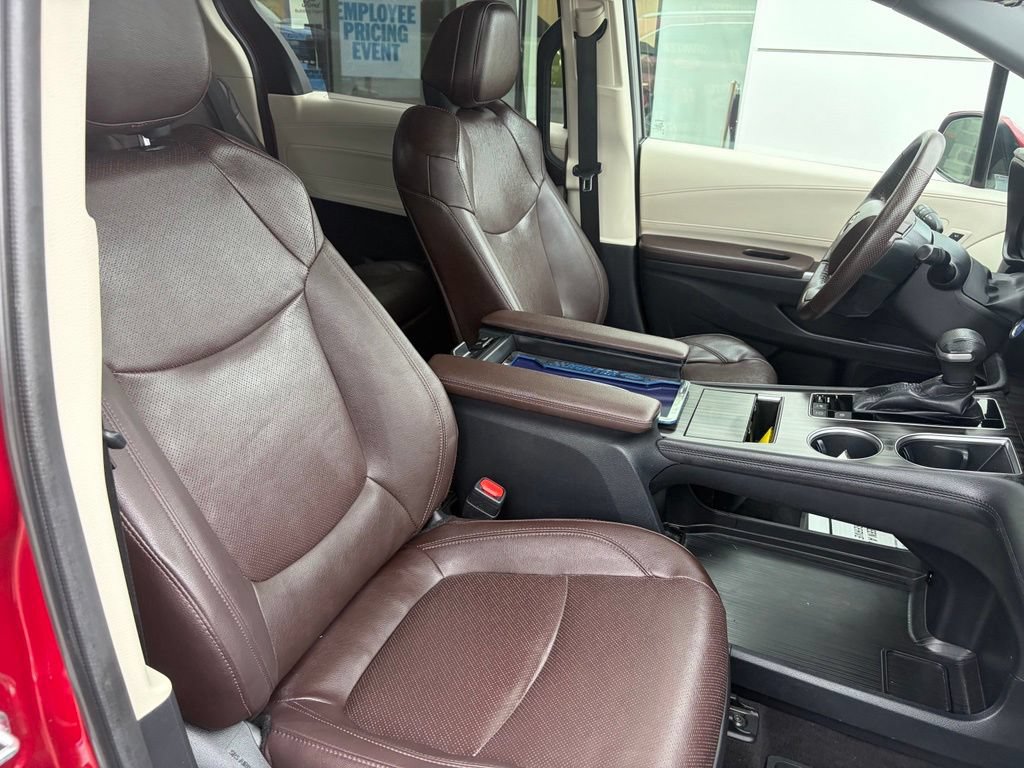 Used 2022 Toyota Sienna Platinum AWD/4WD image 27