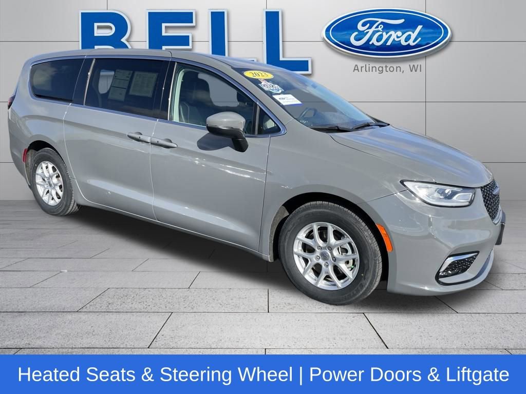 Used 2023 Chrysler Pacifica Touring-L image 1