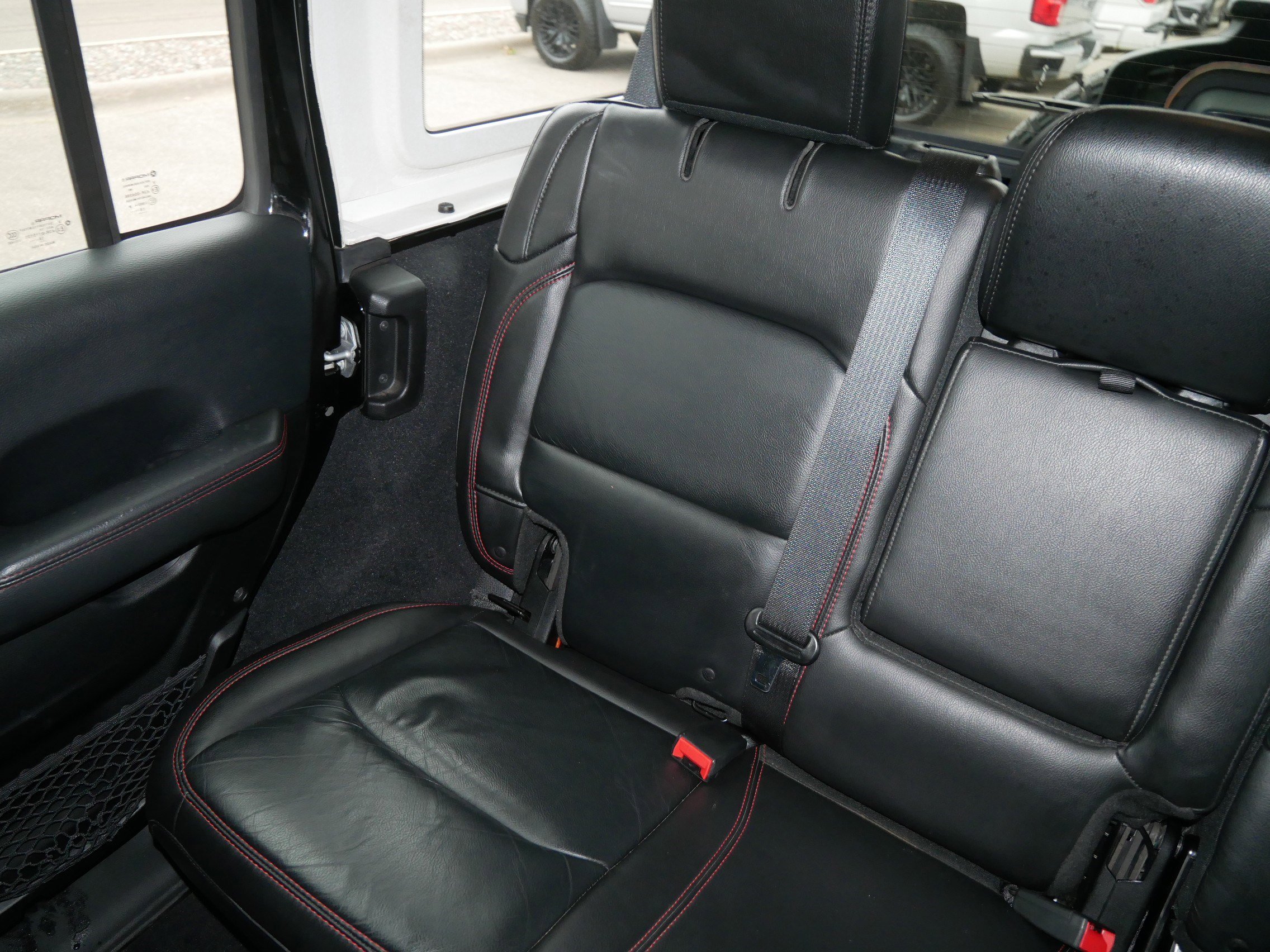 Used 2018 Jeep Wrangler Unlimited Rubicon w/ Cold Weather Group image 12