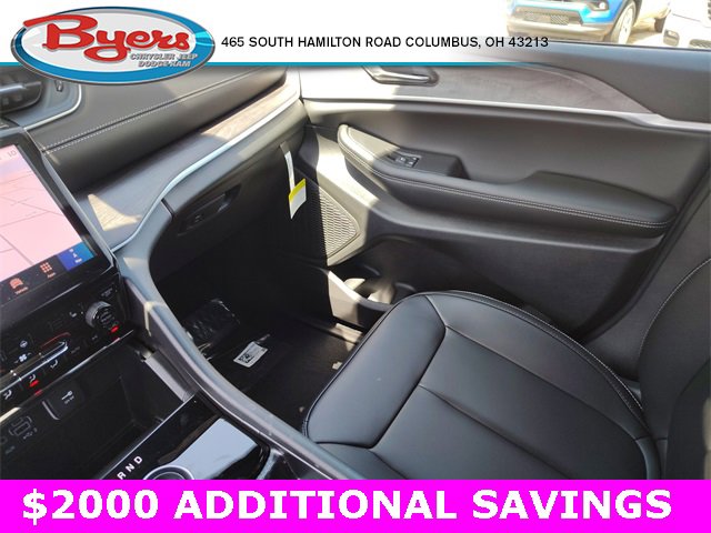 New 2025 Jeep Grand Cherokee Limited w/ Black Appearance Package image 28