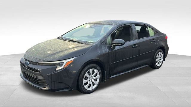 Used 2024 Toyota Corolla LE image 3