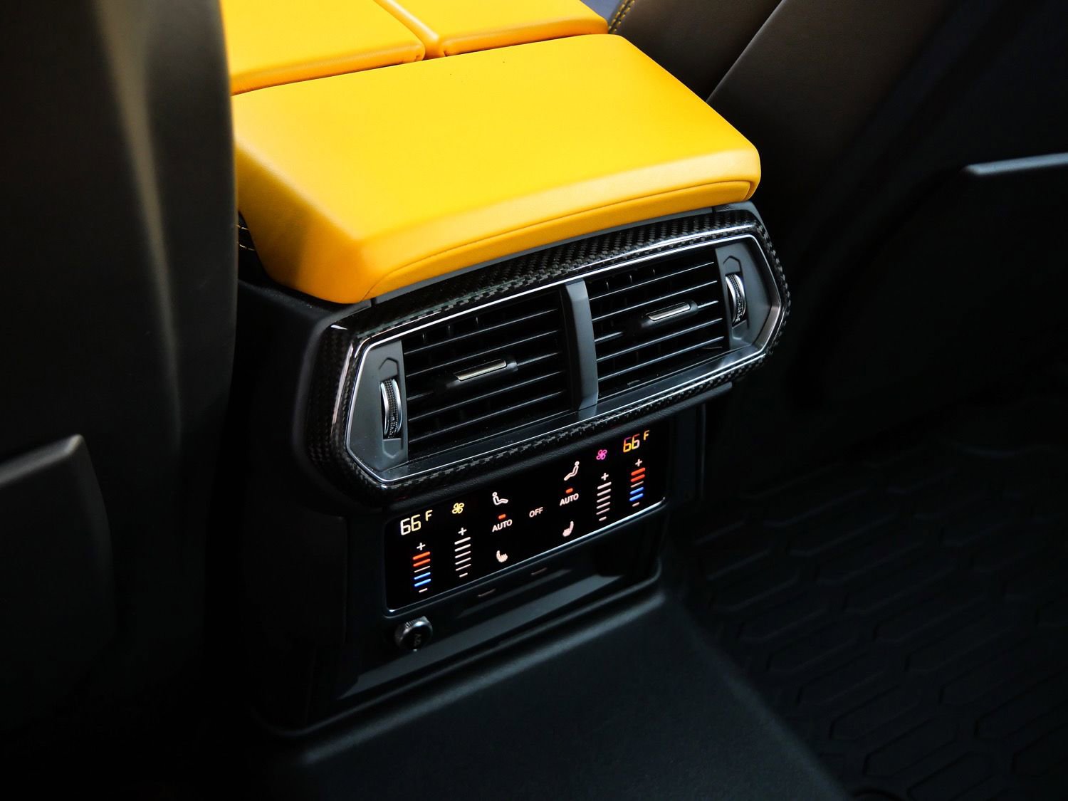 Used 2022 Lamborghini Urus image 17