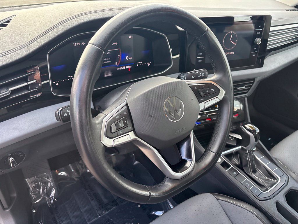 Used 2025 Volkswagen Jetta SE FWD image 13
