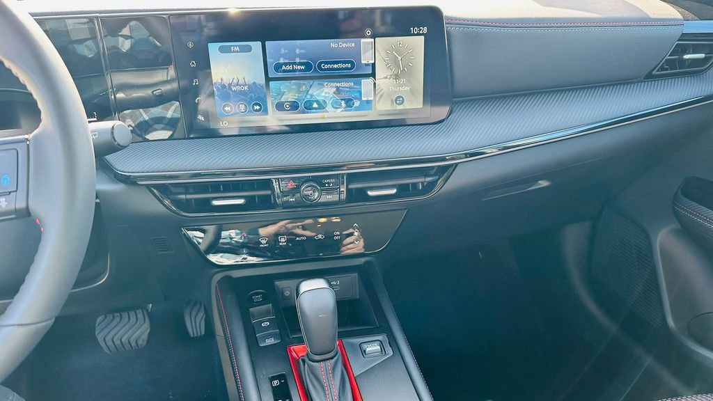 New 2026 Nissan Kicks SR FWD image 22