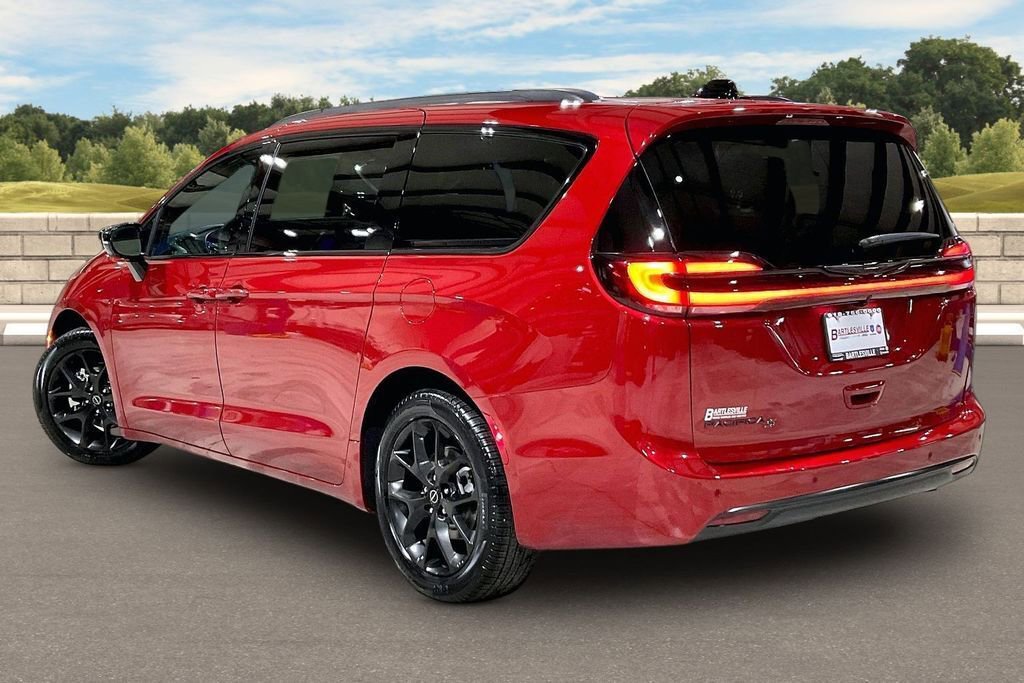 New 2026 Chrysler Pacifica Select image 3