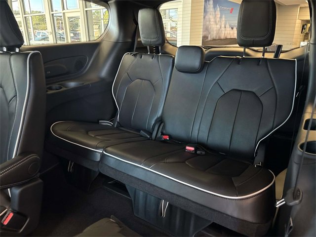 New 2026 Chrysler Pacifica Limited w/ S Appearance Package image 8