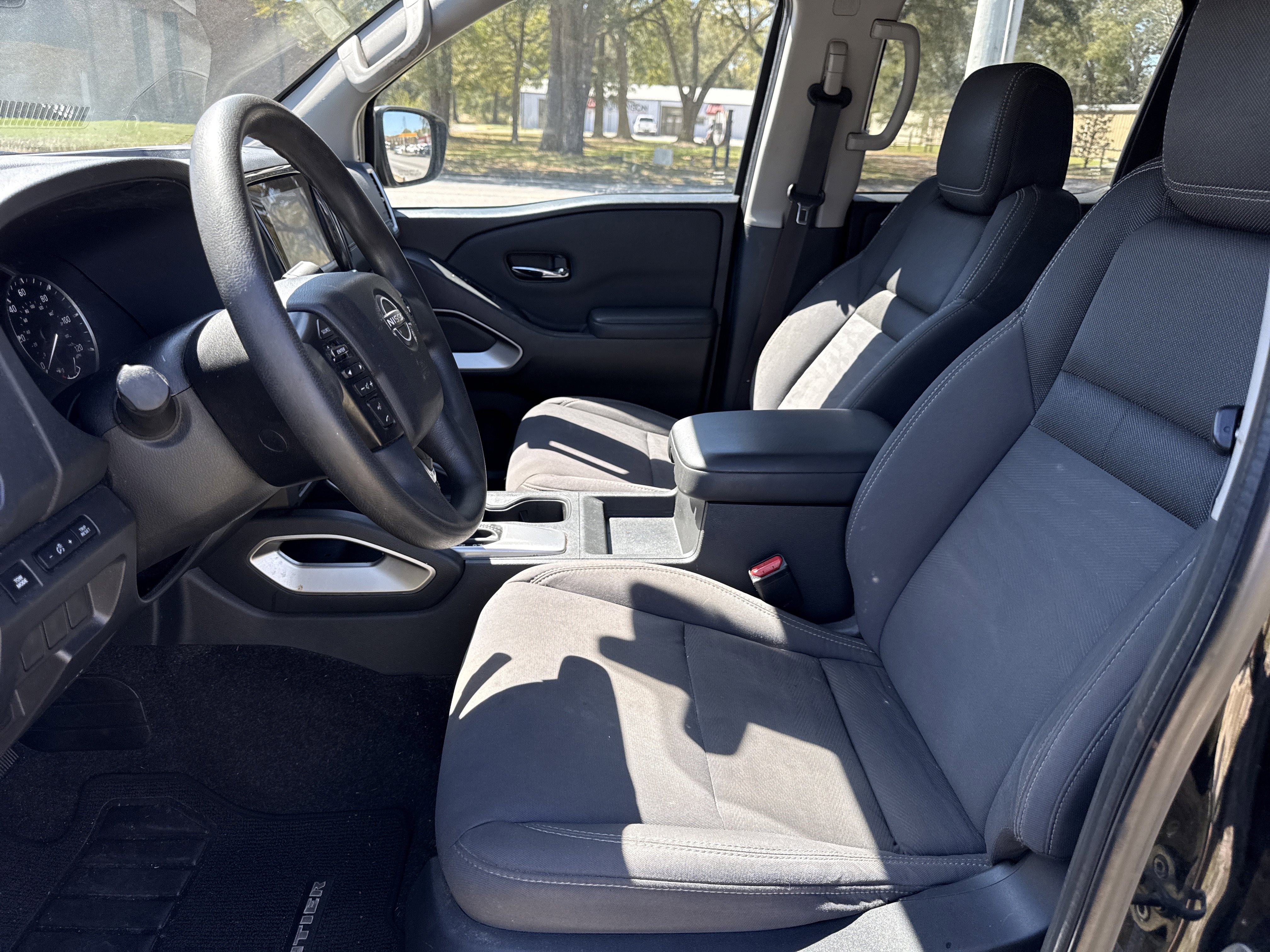 Used 2022 Nissan Frontier SV RWD image 6