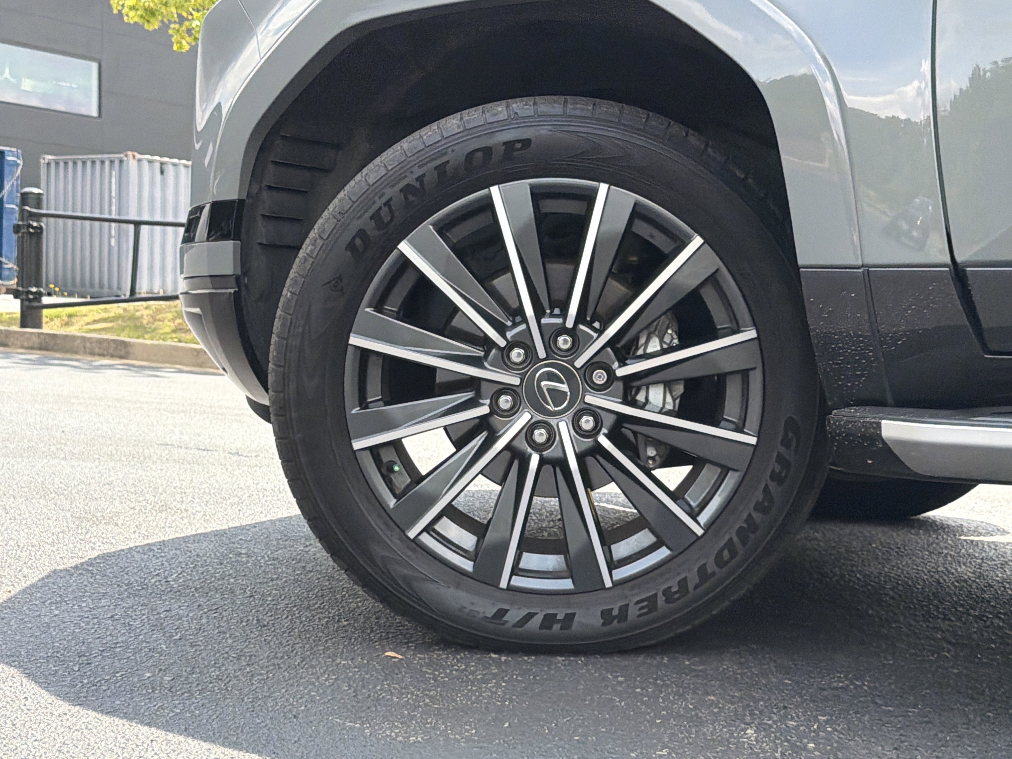 Used 2025 Lexus GX 550 w/ Accessory Package (2T) AWD/4WD image 18