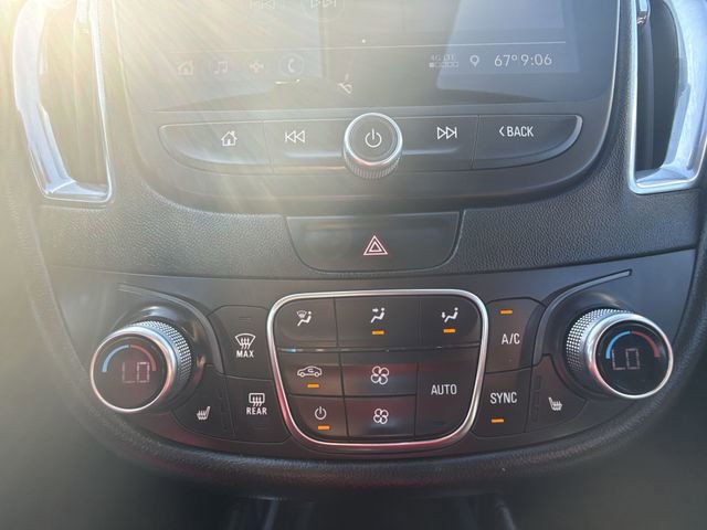 Used 2019 Chevrolet Malibu LT w/ Leather Package FWD image 18