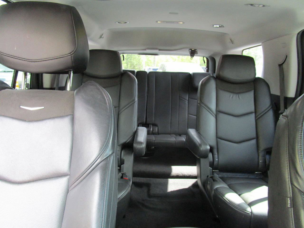 Used 2020 Cadillac Escalade Luxury RWD image 30