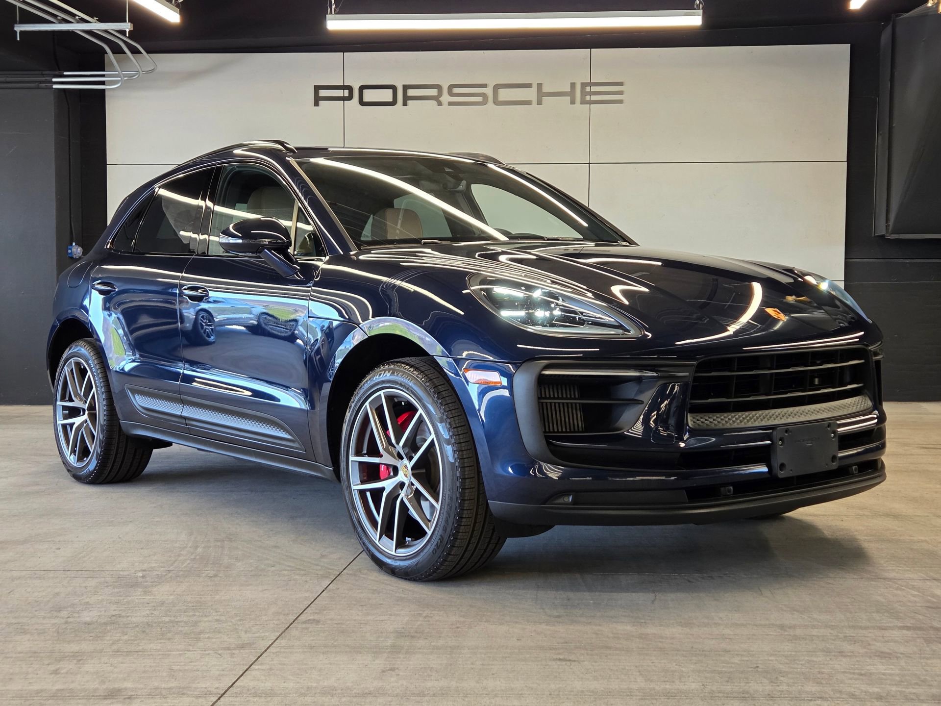Certified 2022 Porsche Macan S w/ Premium Package Plus AWD/4WD image 31