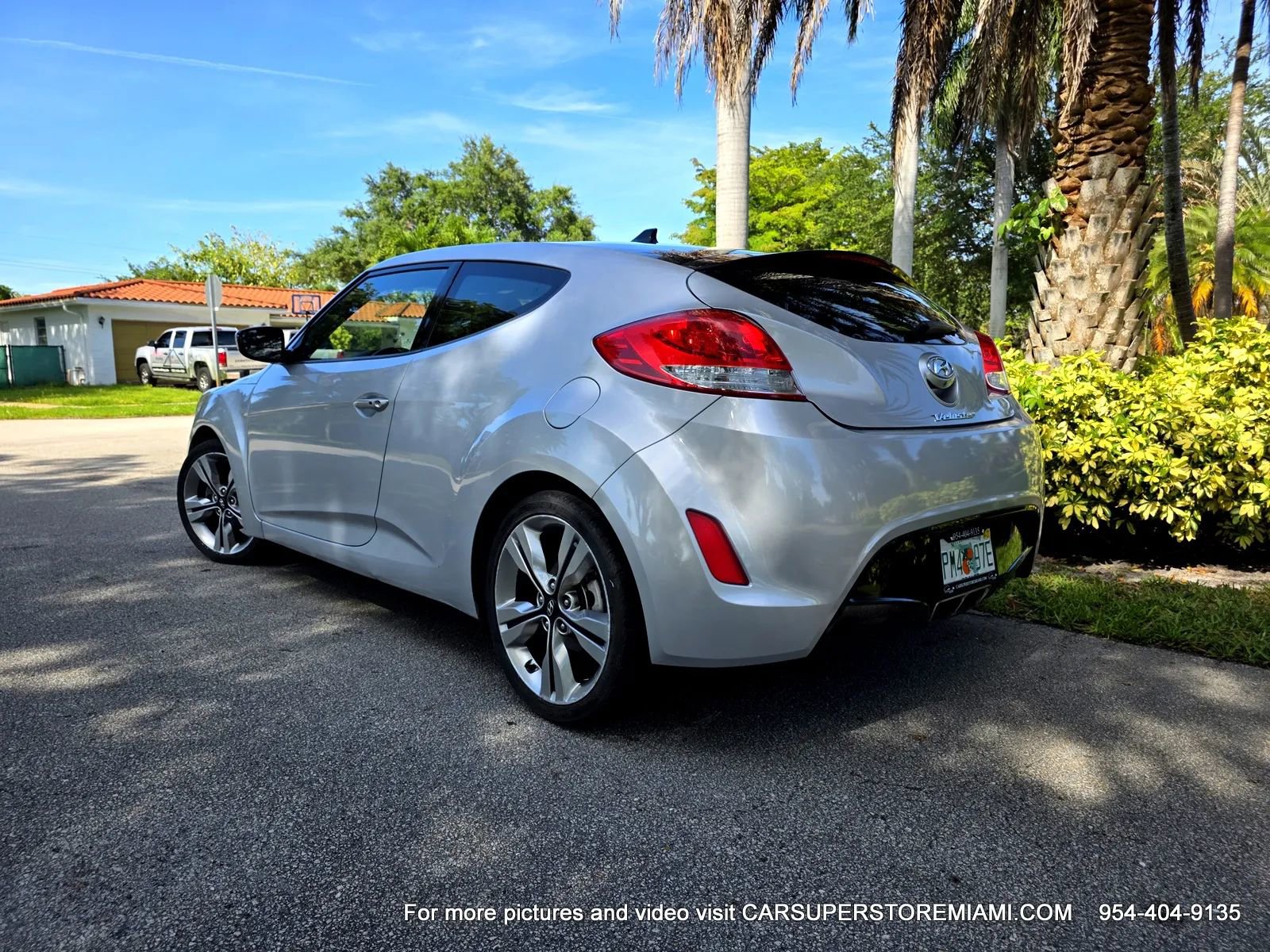 Used 2017 Hyundai Veloster Value Edition FWD image 8