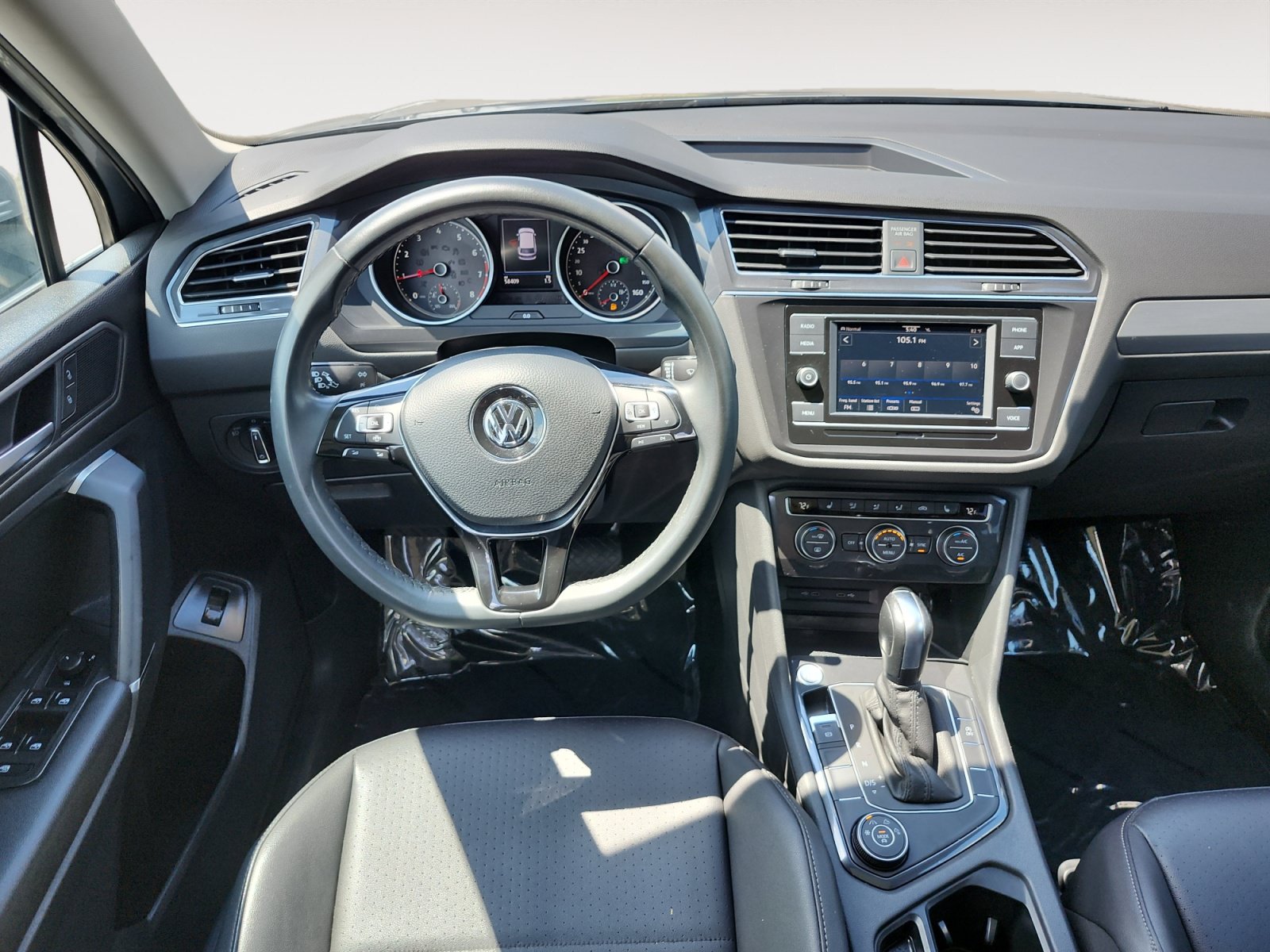 Used 2020 Volkswagen Tiguan SEL AWD/4WD image 10
