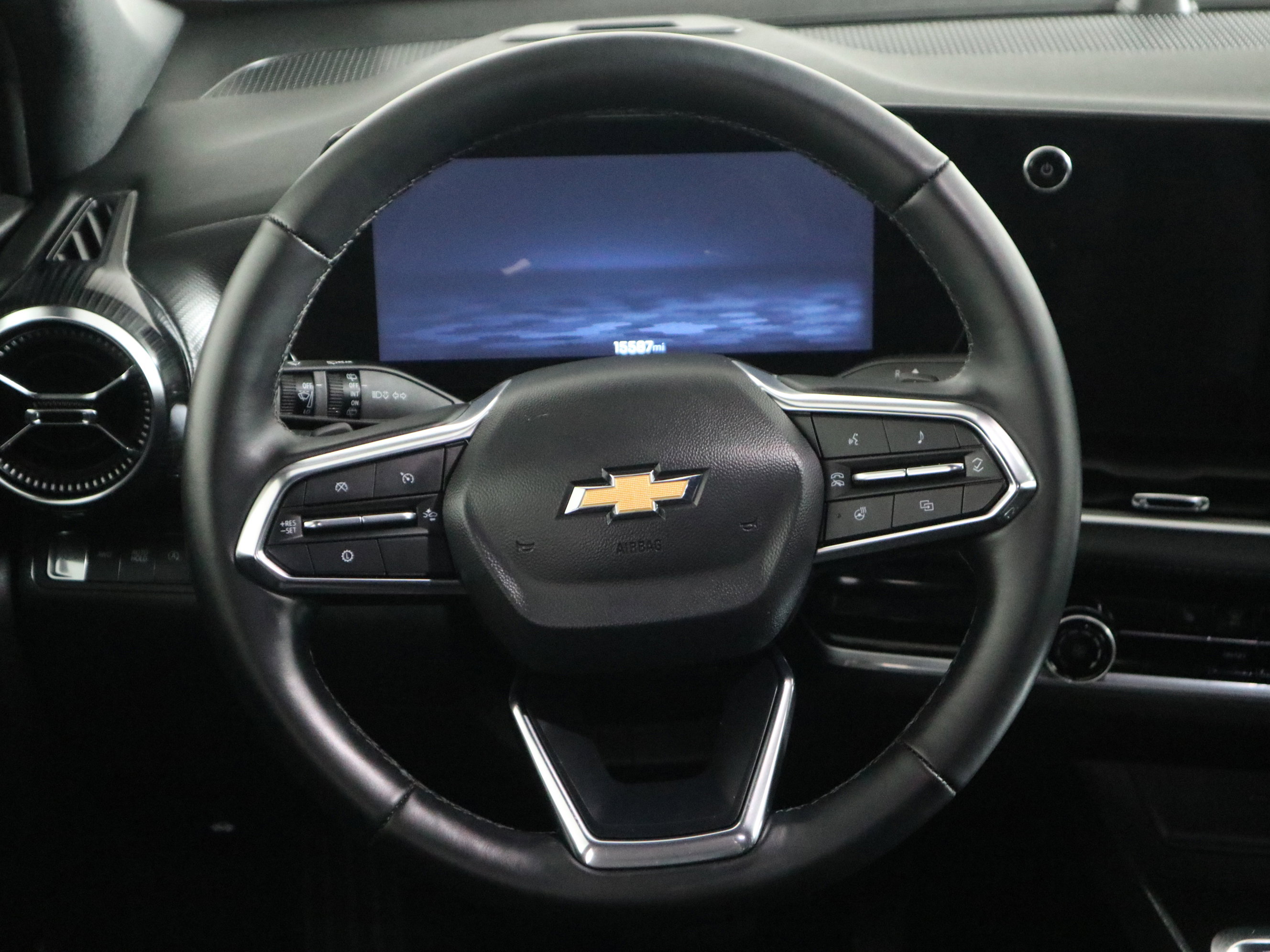 Used 2025 Chevrolet Equinox LT AWD/4WD image 16