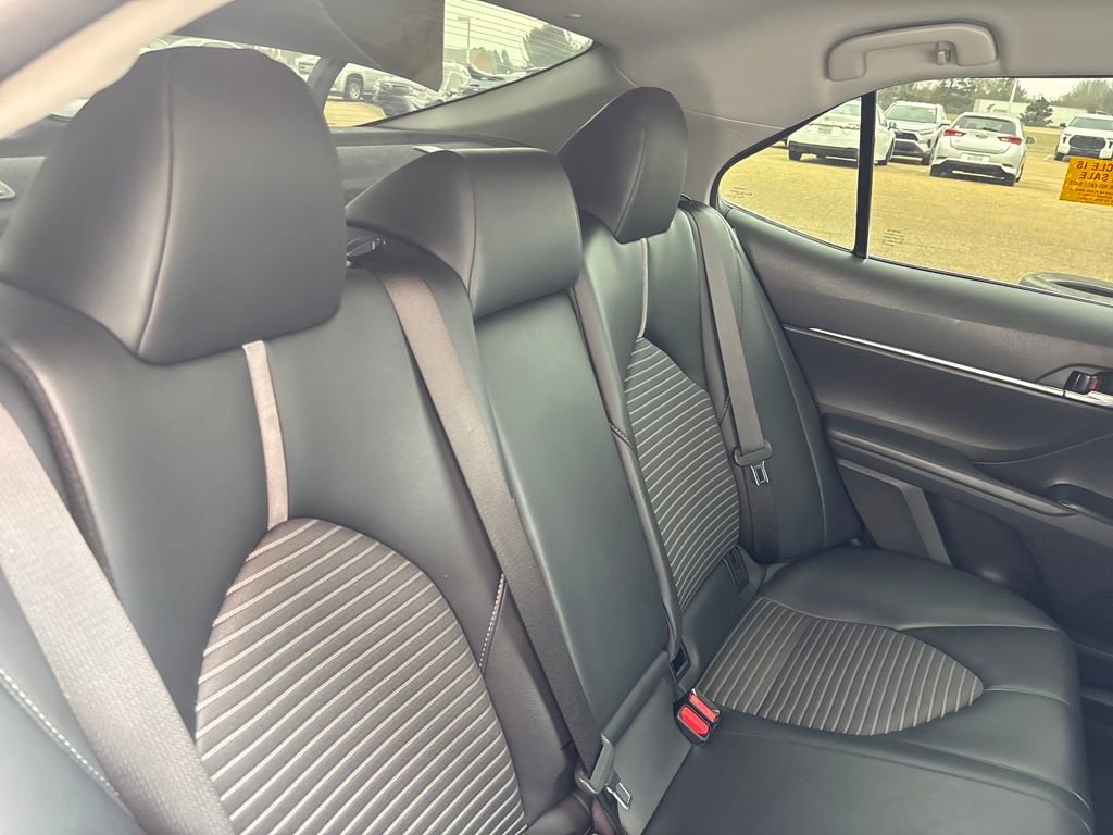 Used 2020 Toyota Camry SE image 25