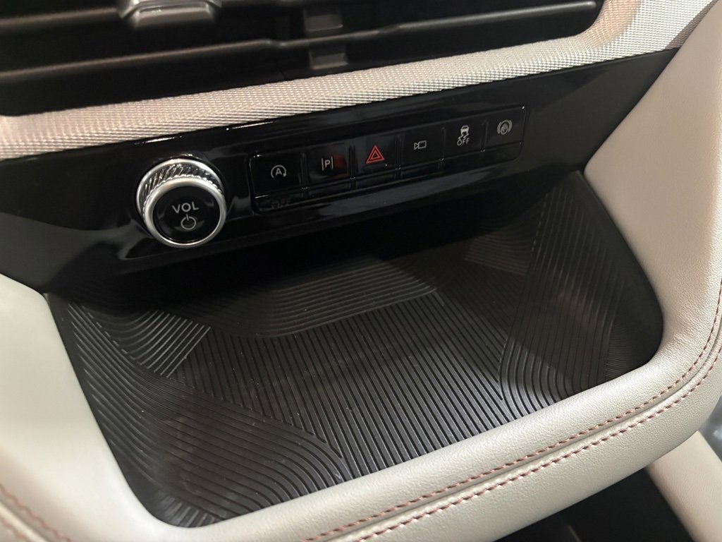 New 2026 Ford Explorer Active w/ Active Comfort Package image 12