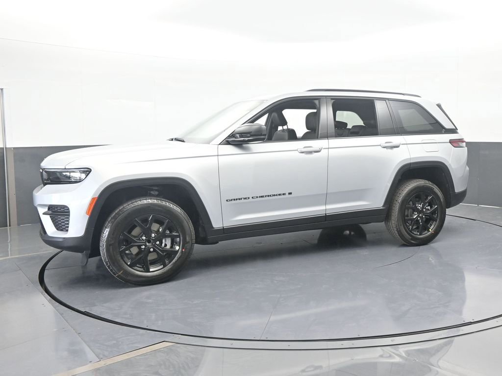 New 2025 Jeep Grand Cherokee Altitude image 2