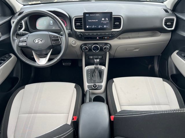 Used 2025 Hyundai Venue SEL FWD image 14