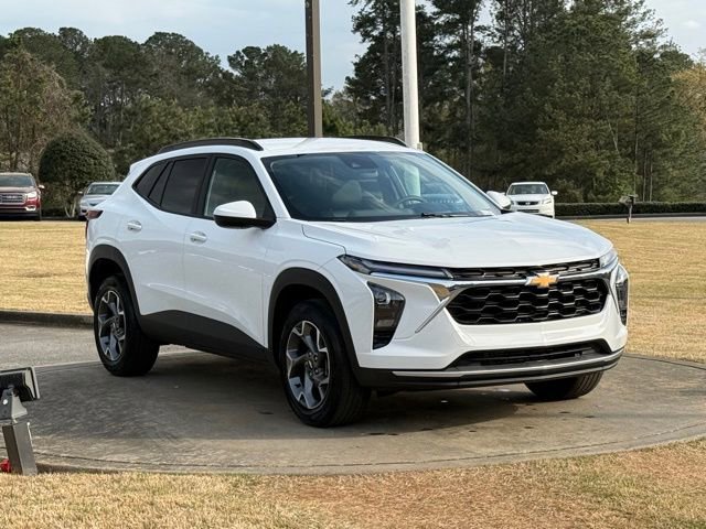 Used 2025 Chevrolet Trax LT FWD image 9