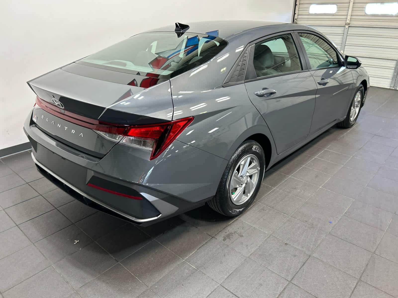 New 2026 Hyundai Elantra SE FWD image 3