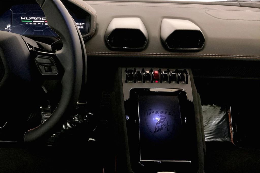 Used 2023 Lamborghini Huracan Tecnica image 11