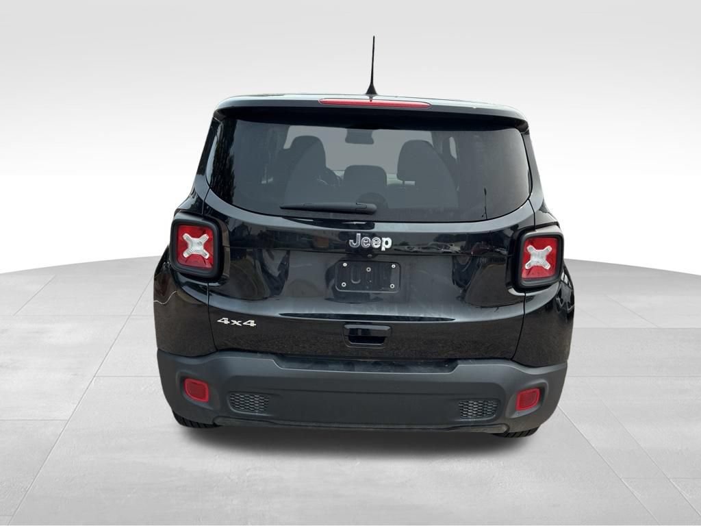 Used 2023 Jeep Renegade Latitude AWD/4WD image 4