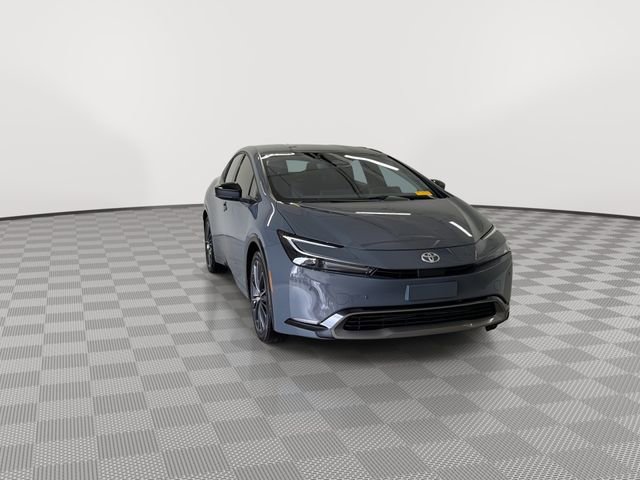 Used 2025 Toyota Prius XLE image 2