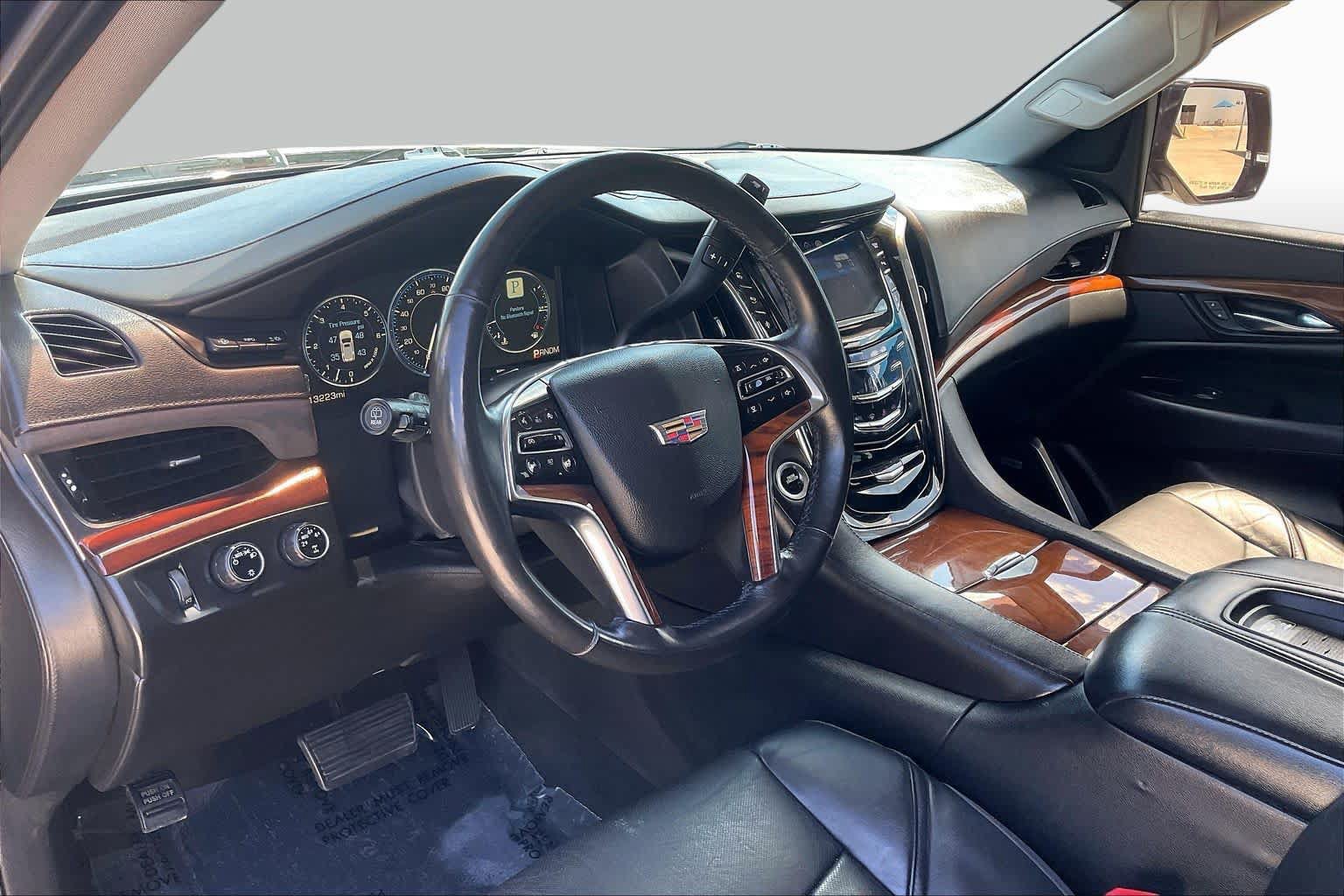 Used 2015 Cadillac Escalade ESV Luxury AWD/4WD image 17