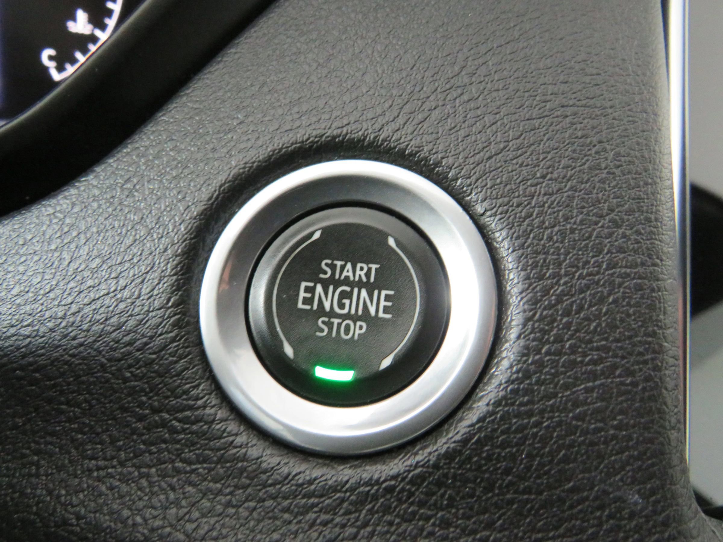 Used 2020 Cadillac XT4 Premium Luxury image 18